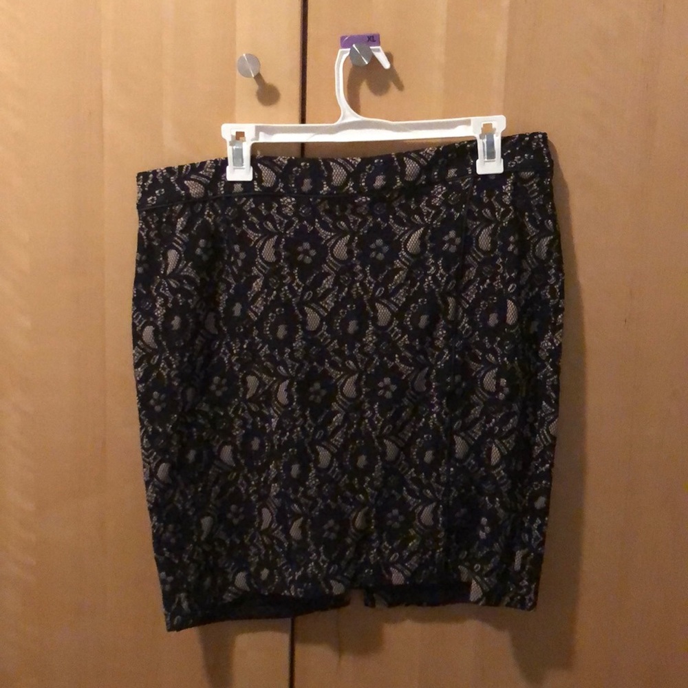Lace skirt
